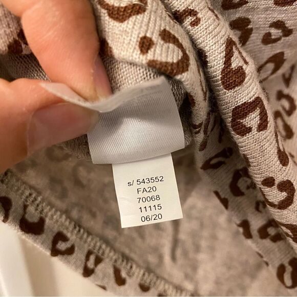 Ann Taylor Factory leopard print knit blouse top ruffled 3/4 sleeves crew neck M - Picture 8 of 9